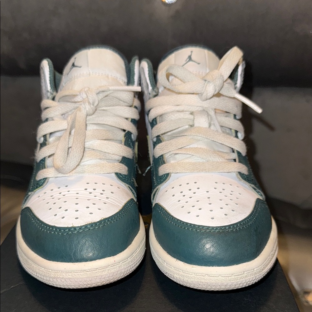 Jordan Kids Sneakers - Green and White - Picture 3 of 6